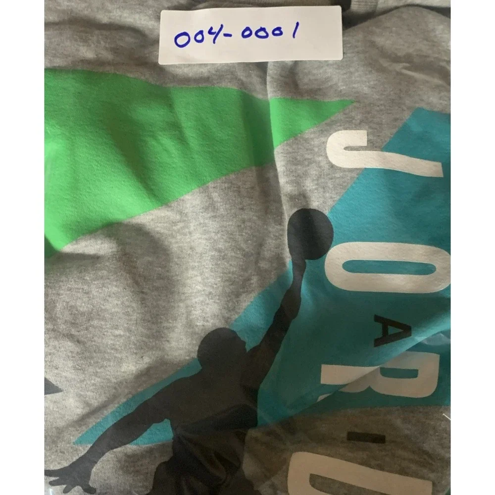 Air Jordan‎ Sweatshirt Men's Size Large Gray Pullover  Multi Color Front Panel